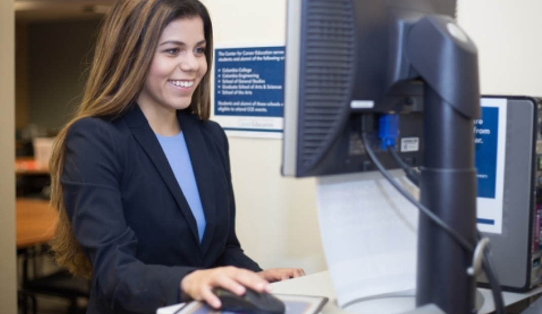 Alumna using computer for virtual networking